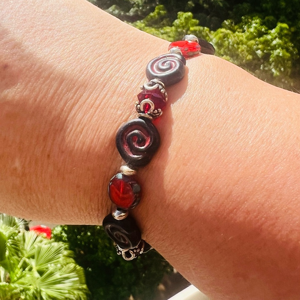 Cool Vintage-Looking Red/Black Beads